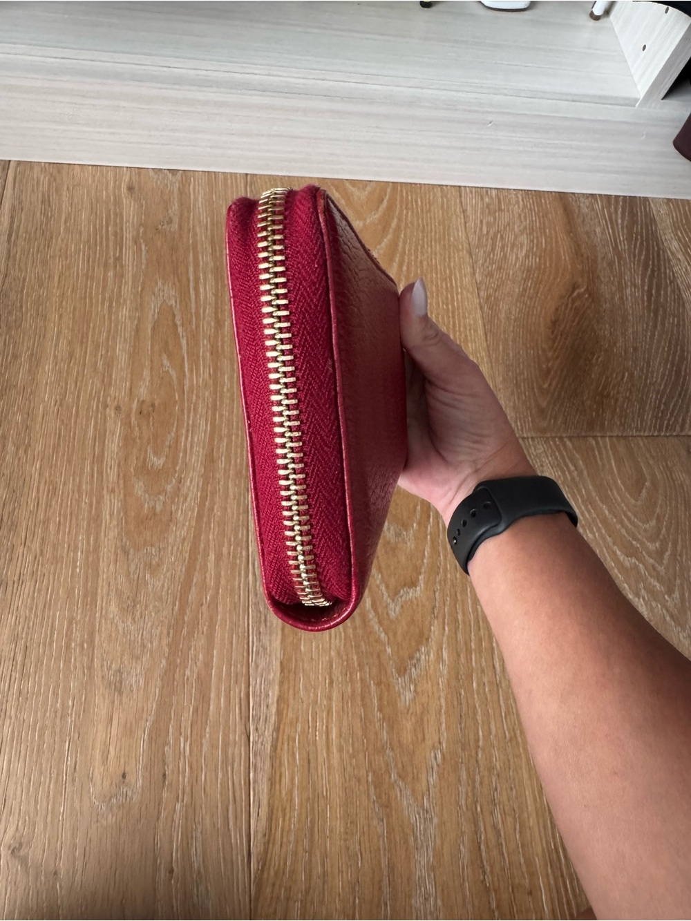 Gucci Red Pebbled Leather Zip Wallet with Gold GG - Picture 3 of 7